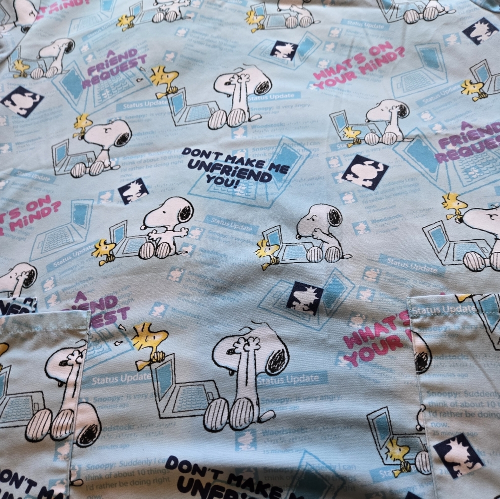 Snoopy and friends Scrub top size large - Picture 7 of 9